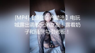 [MP4/ 801M] 两个极品小妮子镜头前发骚，年纪轻轻发育的很不错，奶大逼肥玩的开