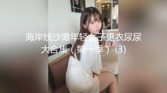 娇俏美少女和两个男的在家里销魂玩乐，穿上粉色情趣兔女郎装 把奶酪撒身上舔吸爱抚，真爽啪啪争相释放喷射