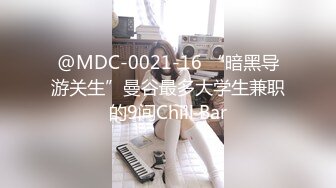 [MP4/ 527M] 好姐妹一起享受弯钩鸡巴，全程露脸一起舔大鸡巴，深喉交让小哥轮草抽插，吞精喝尿