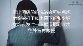 两个大长腿成熟御姐欲望来了互相爱抚释放，情趣黑丝缠绕摩擦戴上硕大鸡巴啪啪