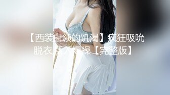 白丝欲女跟蒙面大哥激情3P，全程露脸啪啪激情上位还要口交大鸡巴，让两大哥轮流爆草，射完了还拿道具插刺激