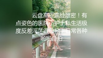 超级淫荡熟女姐妹花，没男人女女互玩，半脱内裤插穴，舔奶舔骚逼，舔足极度淫骚，实在太骚了