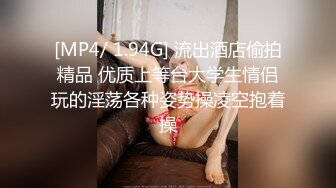 黑丝眼镜熟女阿姨 到底了啊啊好想有人舔我的骚逼 快插进来 在家超大假鸡吧前后双插 菊花外翻