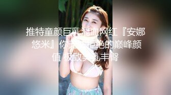 风骚的大姐带小妹来直播间看自己如何取悦男人，69口交大鸡巴激情3P，被两个男人轮草抽插，道具自慰诱惑狼友