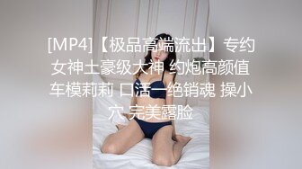 深夜约肉肉熟女&nbsp;&nbsp;穿上黑丝跪地口交 69姿势舔逼，抬腿抽插猛操 搞完再做服务享受一下