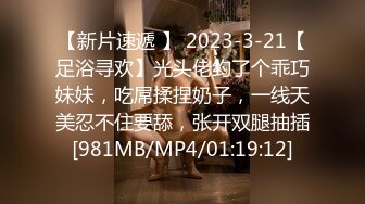 G奶肥逼网红美女掏出奶子道具自慰秀，翘起双腿露馒头肥逼给你看，振动棒摩擦插入进出，再用跳蛋震动双重享受