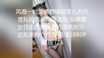 KTV厕所偷拍喝醉的美女趴在马桶上吐✿来个捡尸的屌丝男把她内裤脱了想上她