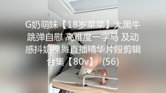 大奶美女露出 今天最刺激了在满是人的健身房自慰 又不敢叫 这个阳具好大小穴被填满了 插出好多白浆