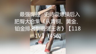 小姐姐cos樱岛麻衣学姐逛街，制服jk配黑丝，黑丝裆部是花纹图案搭配粉色内裤很性感，趴在桌子上玩游戏被抄底