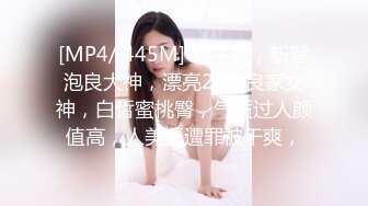 大美女周X希洗浴三点全露